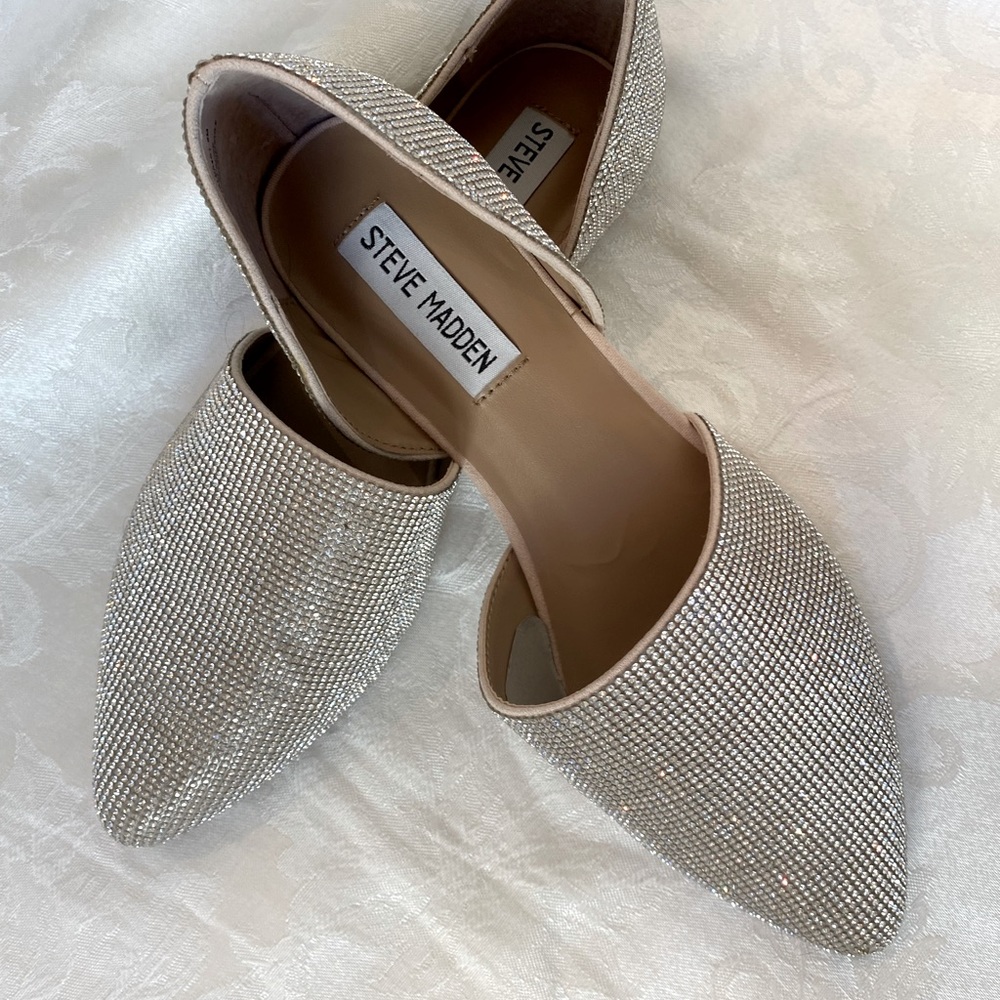 Steve Madden Rhinestone flats.  Size 8M Perfect condition Never Worn w/Box - Picture 2 of 13
